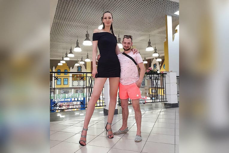 Как живет россиянка с самыми длинными ногами в мире