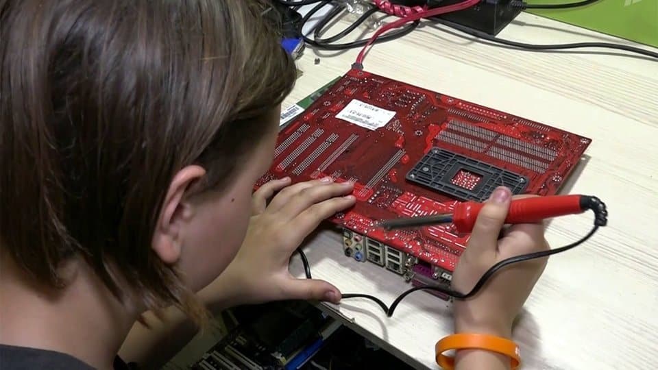 Школьник из Калининградской области собирает компьютеры и раздает их тем, кто не может их купить