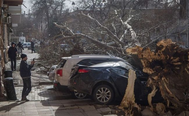 Украину накрыл ураган: обесточено 504 населенных пункта в 12 областях