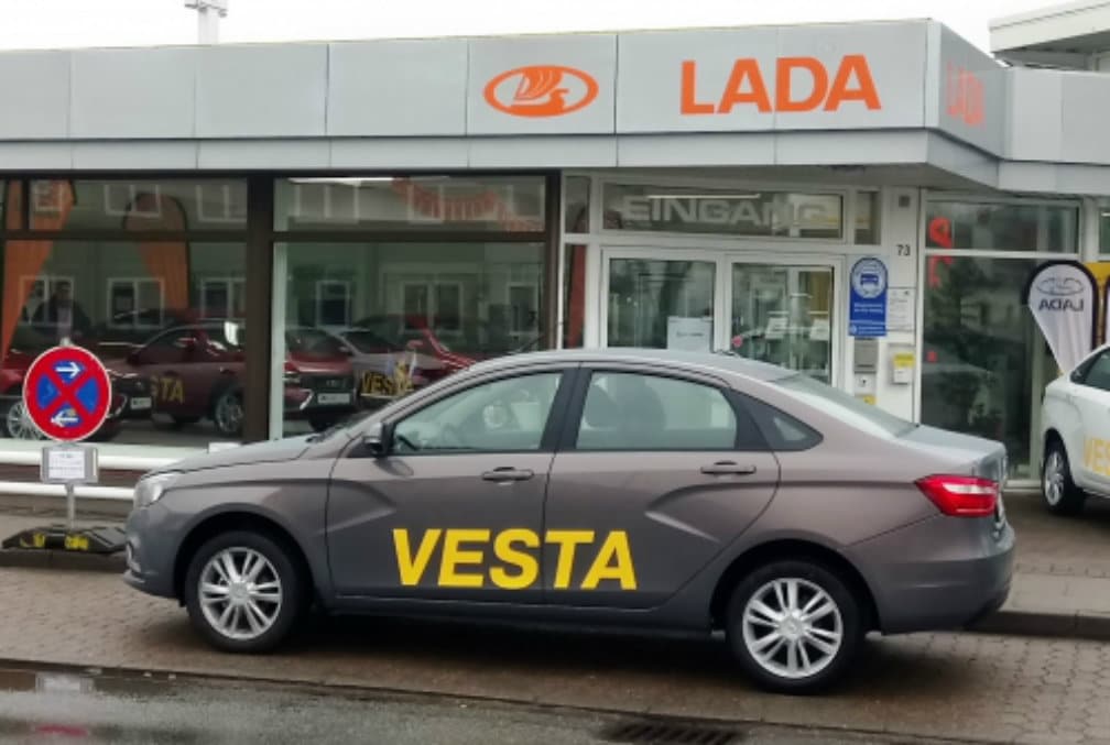 Продажи Lada в Европе продолжают падать