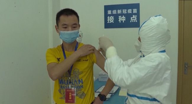 Китай проводит клинические испытания 13 вакцин от Covid-19