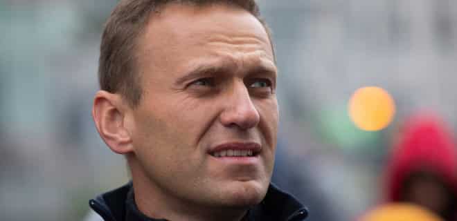 Состояние Навального. Врачи говорят «нетранспортабелен», сторонники не верят