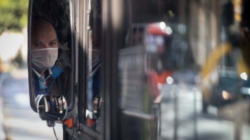 Российский водитель автобуса отобрал у школьницы шапку в счет оплаты проезда