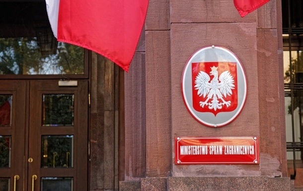 Польша объявила «персона нон-грата» трех российских дипломатов