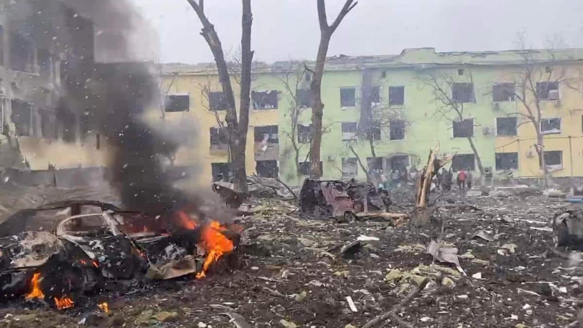 ЮНИСЕФ осудил нападение России на роддом в Мариуполе — видео