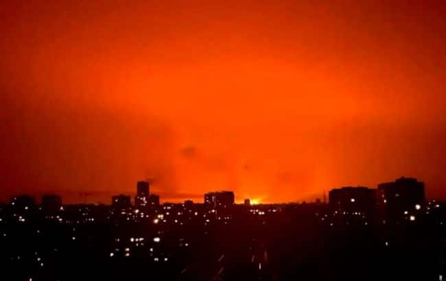 В Харькове пожар на газопроводе в результате вражеских обстрелов — видео