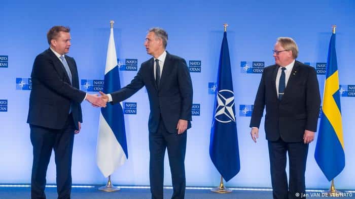 Финляндию и Швецию официально пригласили в НАТО