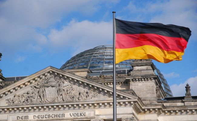 В Бундестаге призвали расследовать действия Меркель и Шредера, которые привели Германию в зависимость от РФ