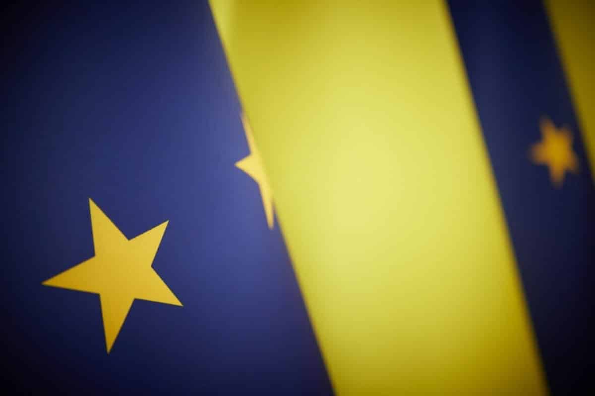 81% украинцев поддержали бы на референдуме вступление страны в ЕС, за НАТО 71% опрашиваемых – КМИС