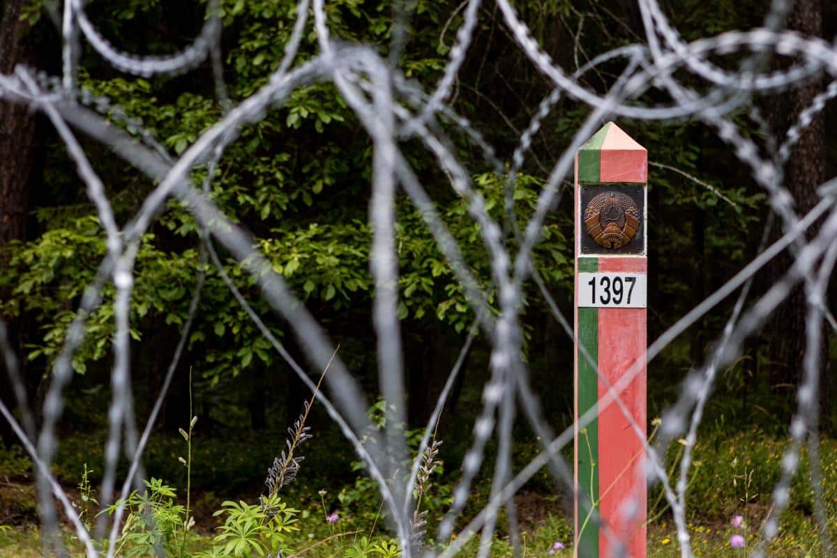 Литва достроила забор на границе с Беларусью — фото