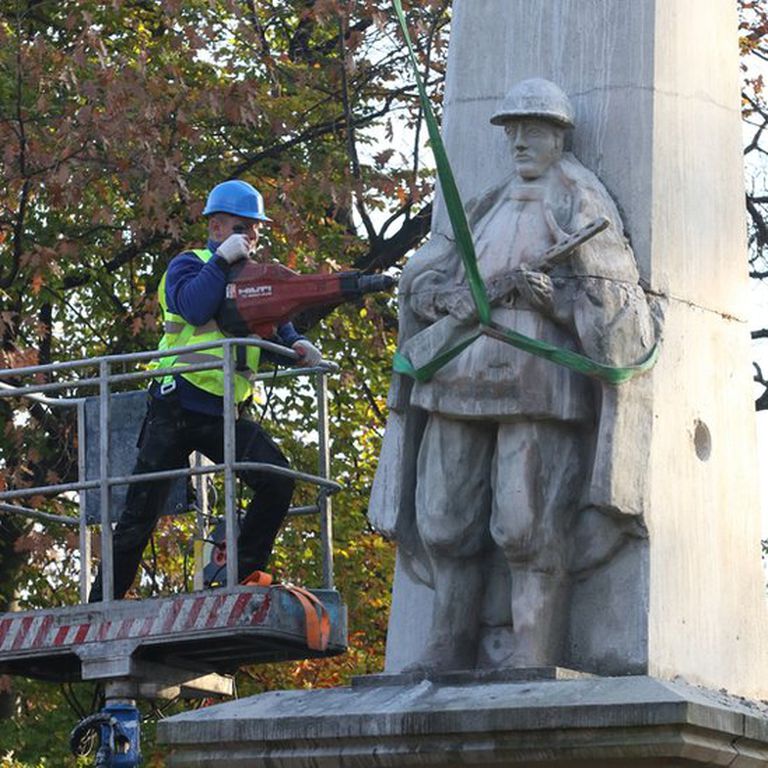 «Памятники лжи». В Польше снесены сразу четыре монумента воинам Красной армии