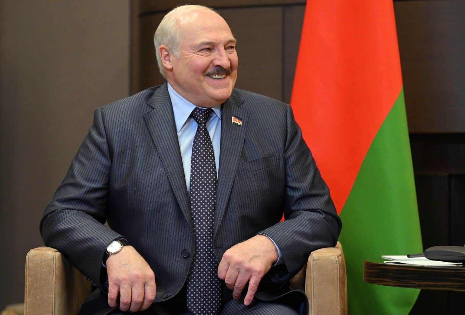 "У нас что, булочку пополам не могут разрезать?": Лукашенко об уходе McDonald's из Беларуси