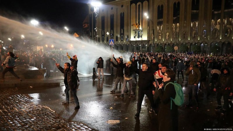 Протесты вспыхнули в Грузии из-за законопроекта об иноагентах