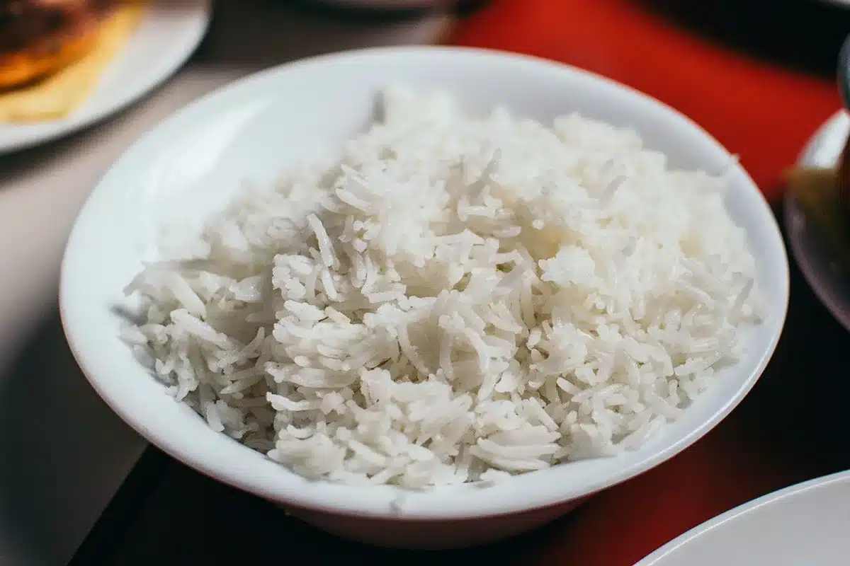 Почему опасно подогревать рис
