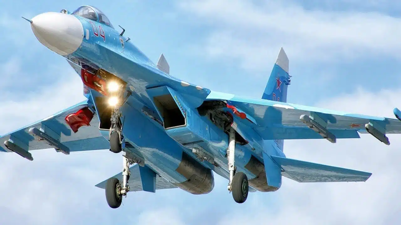 Российский истребитель Су-27 над Черным морем столкнулся с американским беспилотником