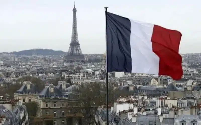 Le Monde: Франция весной прошлого года выслала более 40 российских дипломатов, подозреваемых в шпионаже