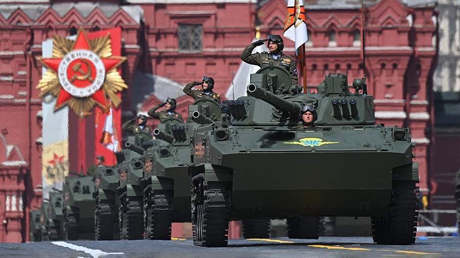 Военный парад в Москве оказался самым коротким в истории. Техника шла всего 3 минуты