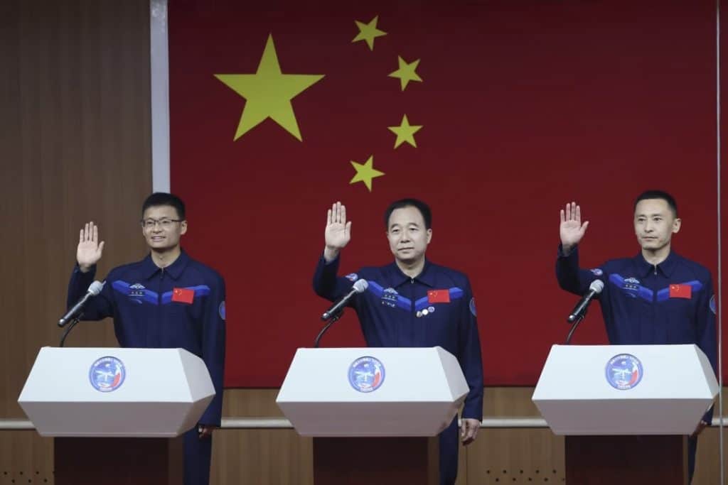 Первый «гражданский» тайконавт полетел на китайскую космическую станцию