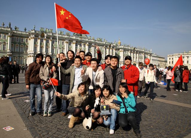 Отельеров и туроператоров научат общаться с китайскими туристами через отдельный стандарт