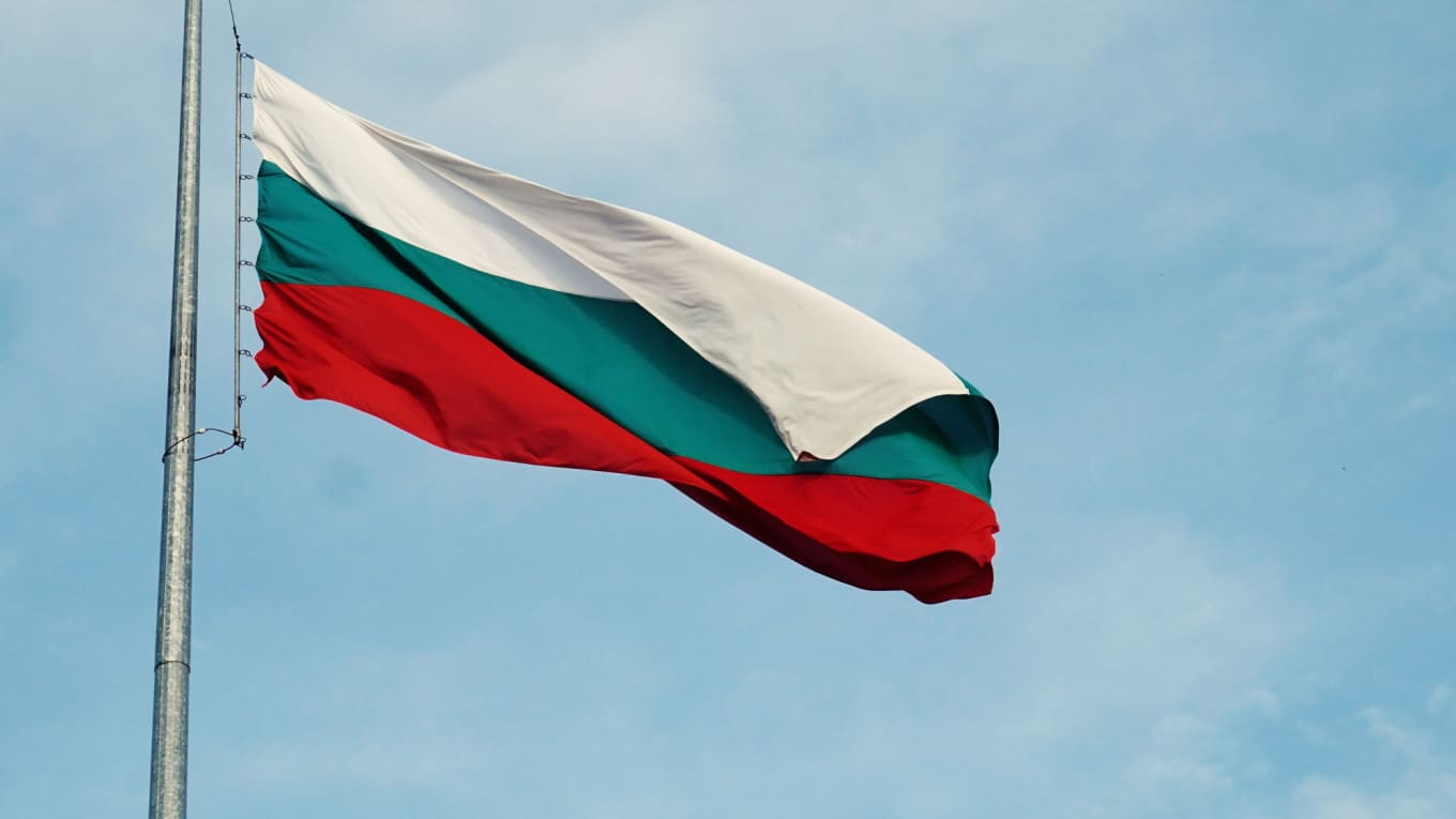Болгария отбирает у россиян «золотые паспорта»