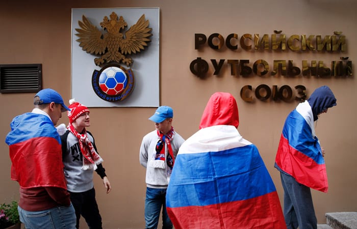 ФИФА продлила разрешение иностранцам приостанавливать контракты с клубами из России