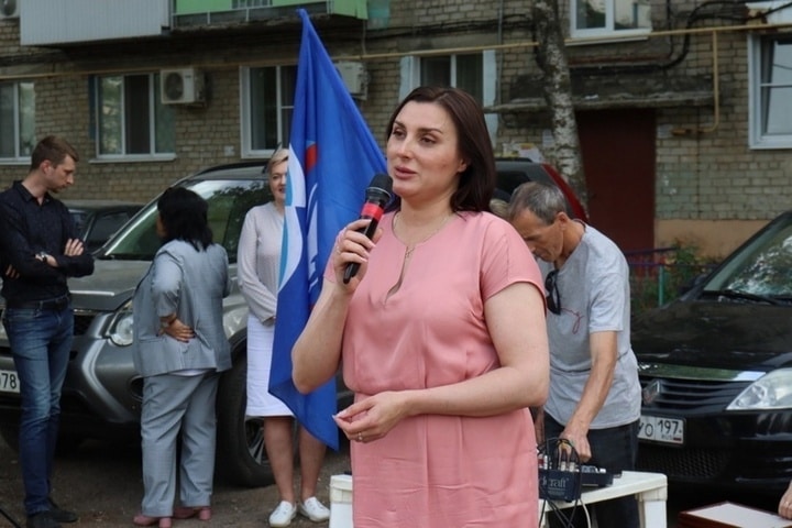 В Саратовской области депутата исключили из «Единой России». Она назвала Путина «никтошкой» и «чмом»