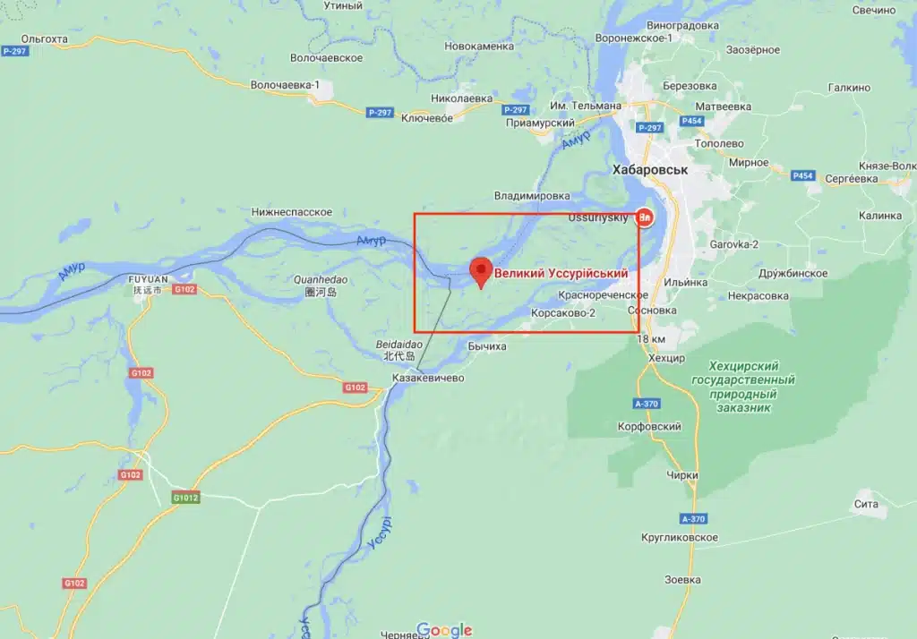Карты Google сейчас показывают эту территорию как часть РФ (Хабаровский край)