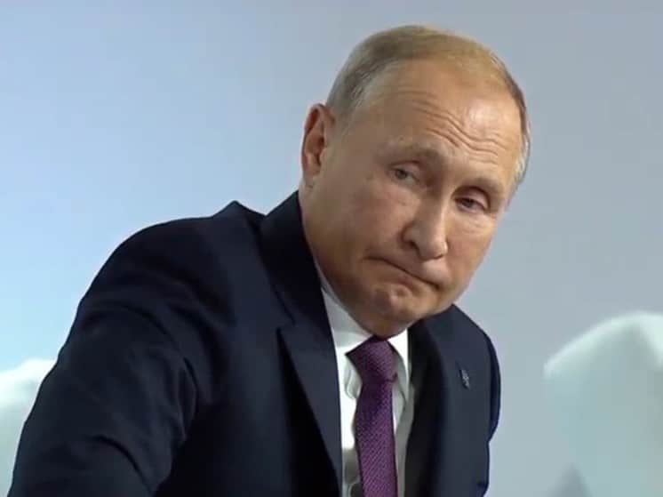 Заговорил не своим голосом: На саммите БРИКС показали странное обращение Путина — видео