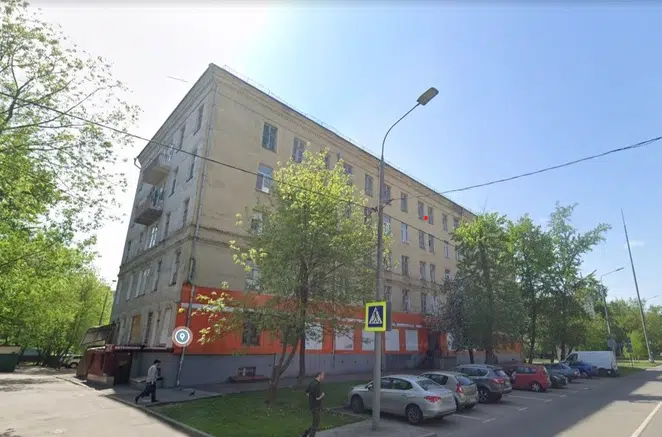 В Москве выставили на продажу квартиру, которая занимает целый этаж дома. Показываем, как она выглядит