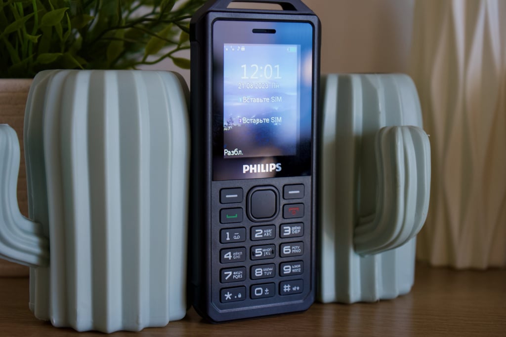 Нашел удобный телефон для активного отдыха. Обзор Philips Xenium E2317