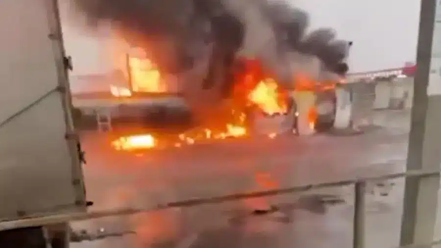 Возле аэропорта «Шереметьево» загорелась АЗС