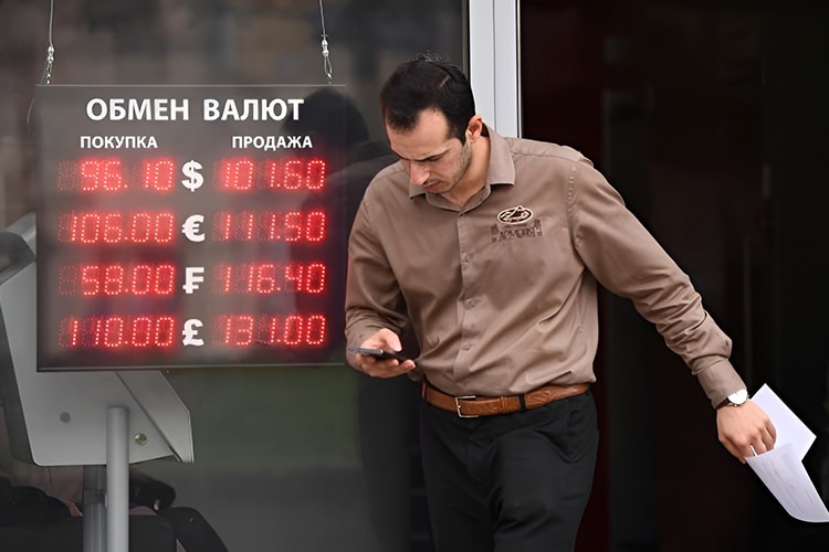 Путин ввел обязательную продажу валюты, чтобы стабилизировать курс рубля