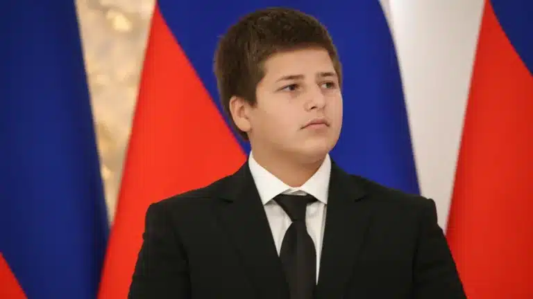 Сыну Кадырова второй раз за месяц вручили государственную награду