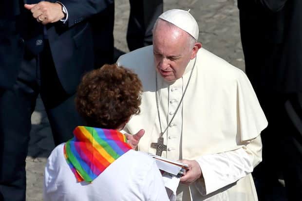 Ватикан разрешил представителям секс-меньшинств участвовать в таинствах церкви