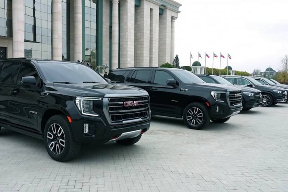 Кадыров подарил чеченским силовикам люксовые автомобили