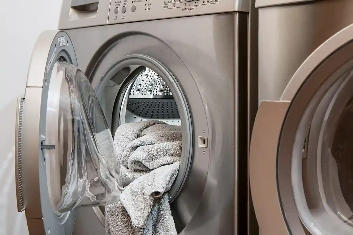 Что происходит, если стирать одежду без моющего средства