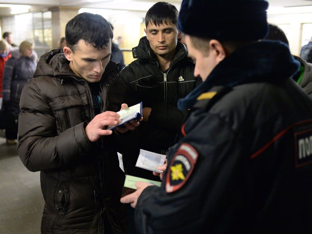 Госдума РФ приняла закон о расширении полномочий МВД в отношении мигрантов