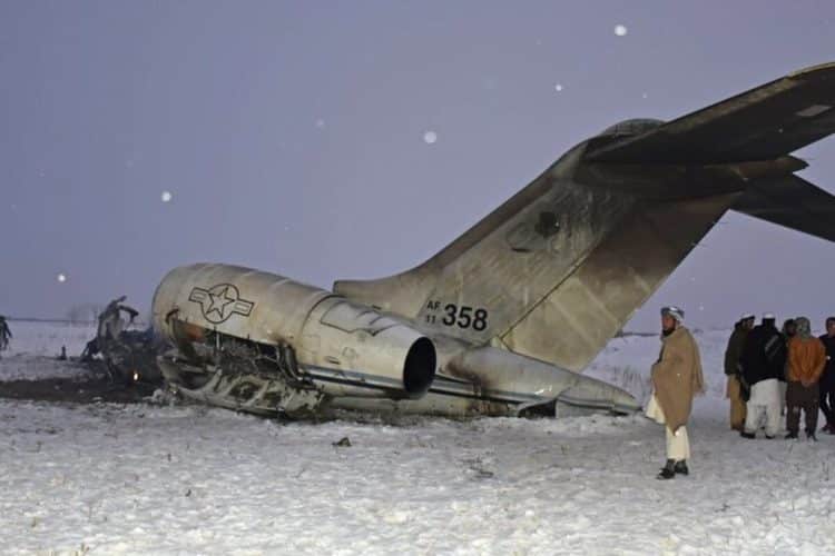 Из разбившегося в Афганистане самолета с россиянами украли миллион долларов