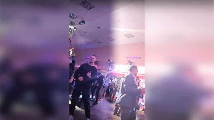 В Доме культуры в Псковской области отменили дискотеки после того, как диджей включил песню Верки Сердючки «Гуляночка» — видео