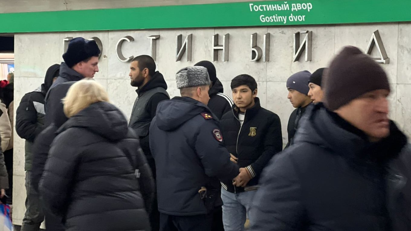 Силовики задержали несколько тысяч мигрантов в новогоднюю ночь для отправки на войну в Украину