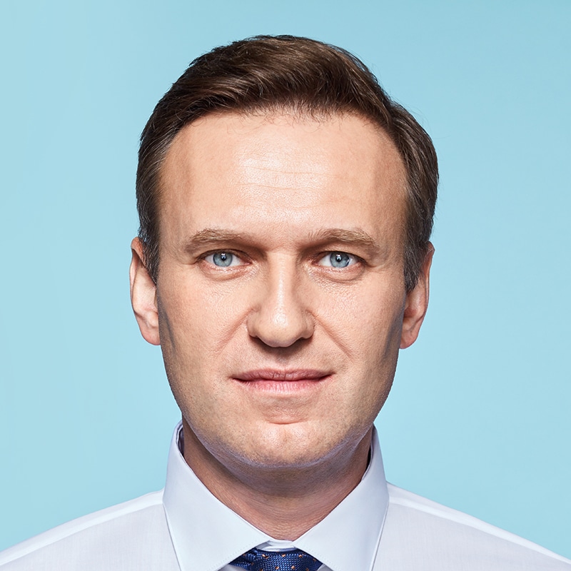 Матери Навального показали тело ее сына