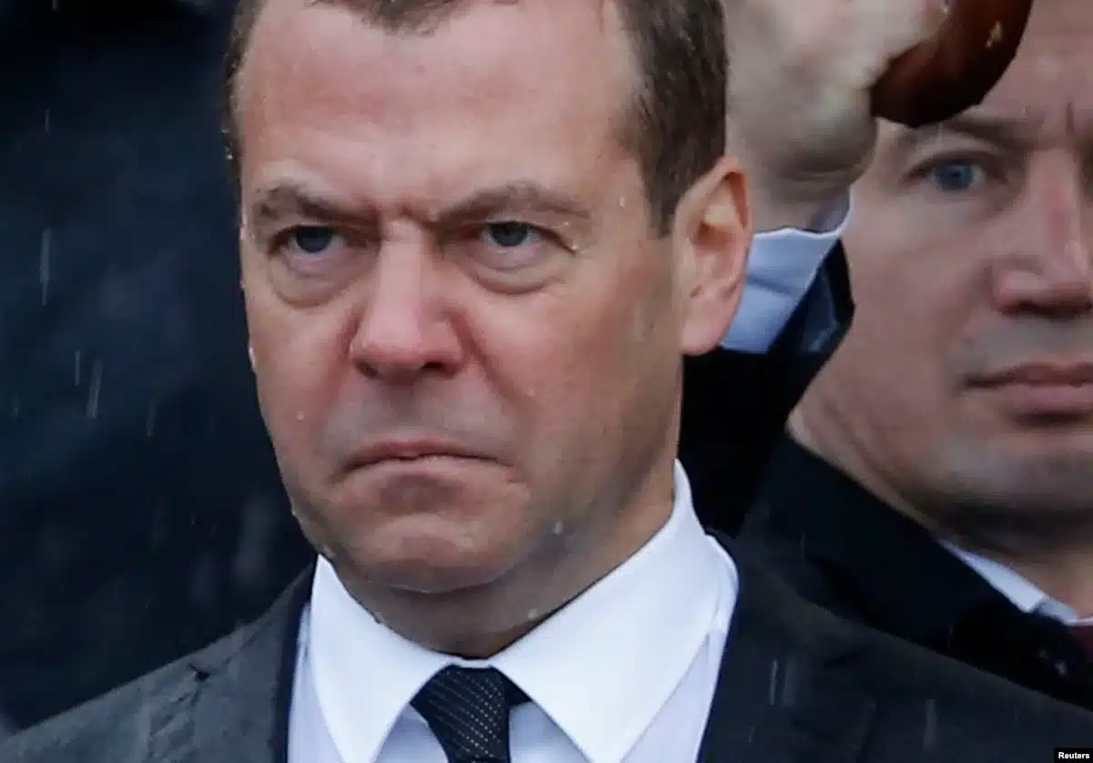 Le Point: Франция негодует, шутка Медведева про Макрона вызвала резонанс в Париже