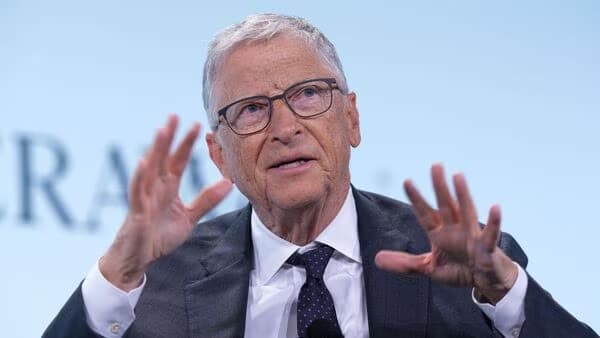 Билл Гейтс назвал три сферы экономики, где риск быть уволенным из-за развития ИИ ниже всего