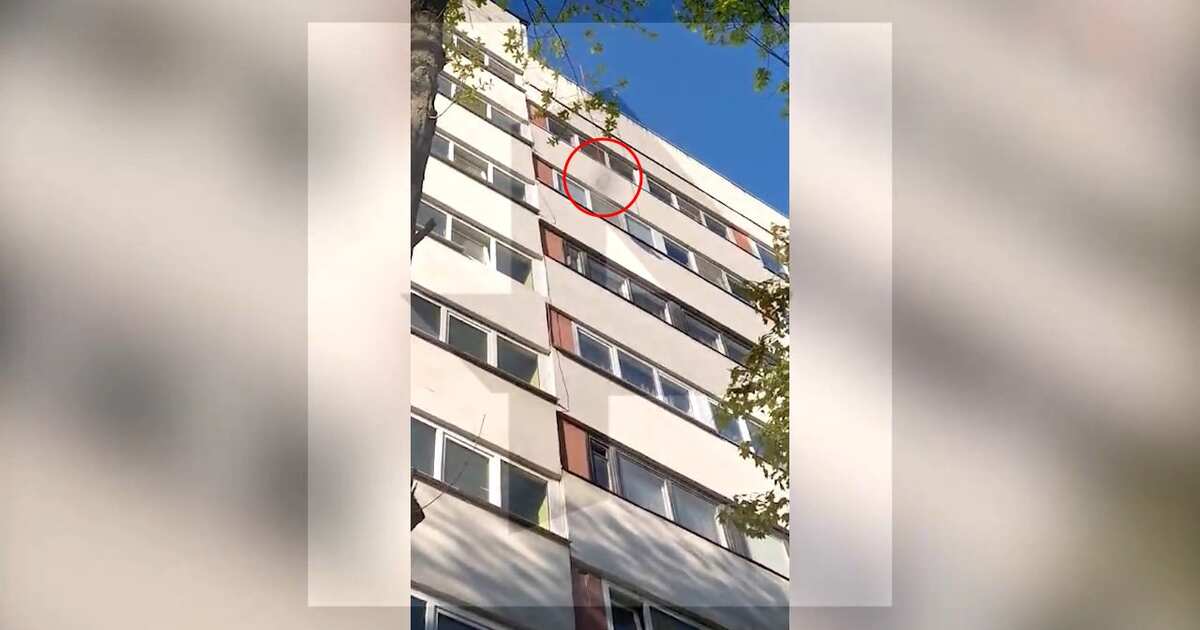 Жильцы дома в Петербурге обнаружили за окном висящую человеческую голову
