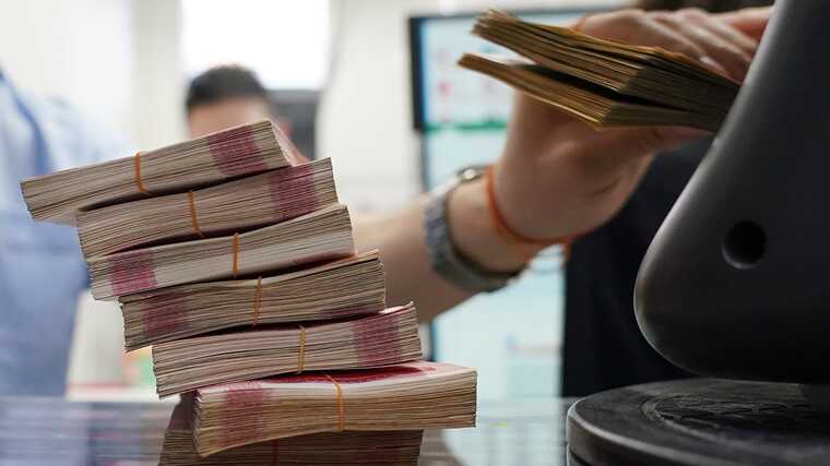 Доля юаня на торгах Мосбиржи в мае составила 54%