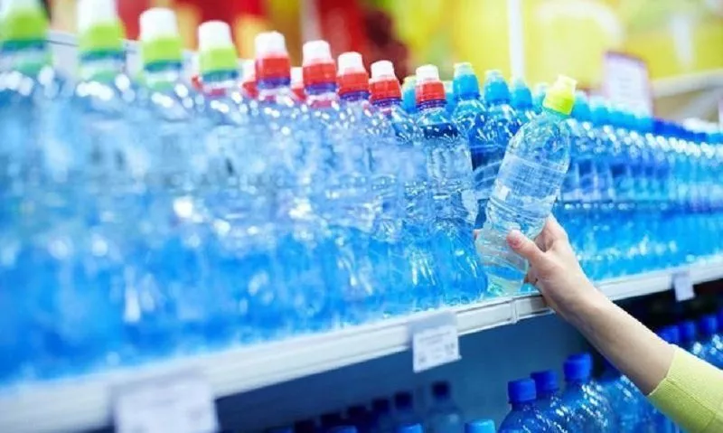 Ученые из Китая предупреждают: вода в пластиковых бутылках опасна для здоровья