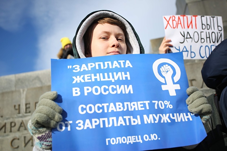 Гендерное неравенство в России: Женщины зарабатывают на треть меньше мужчин уже через два года после университета