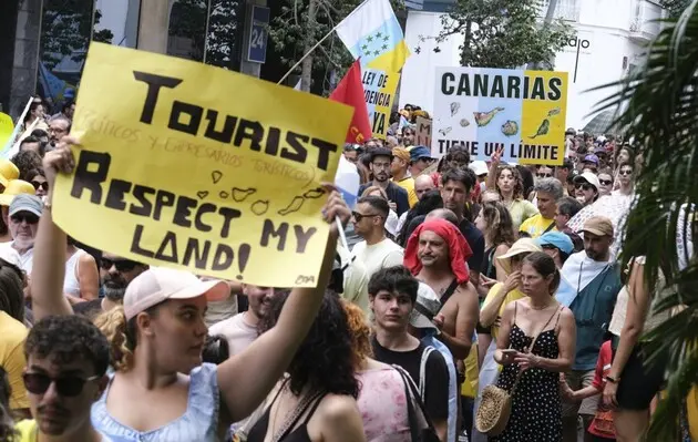 Испанцы выходят на протест против массового туризма