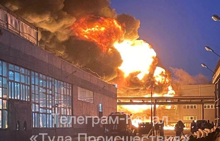 Пожар на заводе «Пластик» в Тульской области достиг 2000 квадратных метров