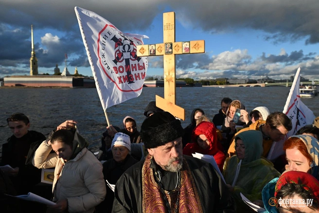 Крестный ход против абортов прошел в Санкт-Петербурге